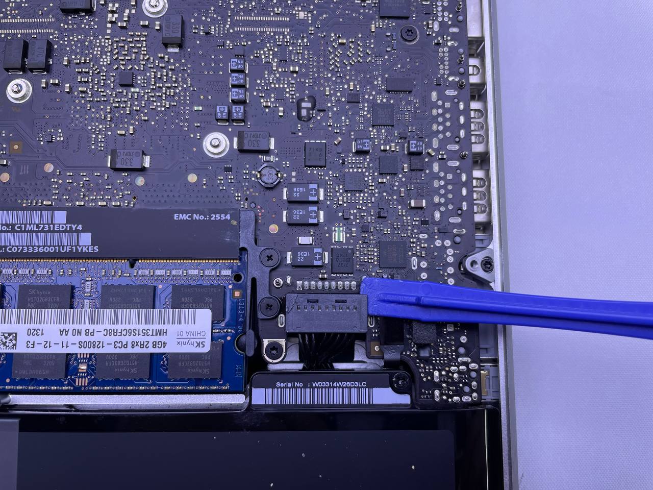 View of Easy-to-Use Guide to MacBook Pro Hard Drive Replacement - TechToro